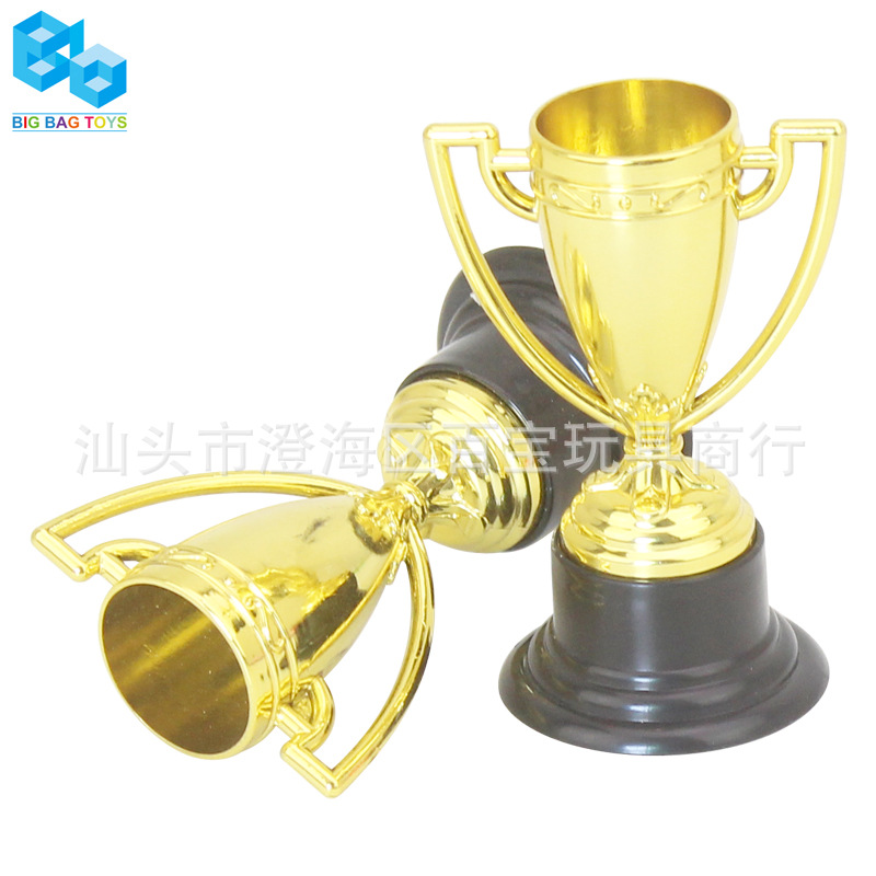 Amazon children's plastic small trophy kindergarten competition reward toy mini electroplating trophy toy