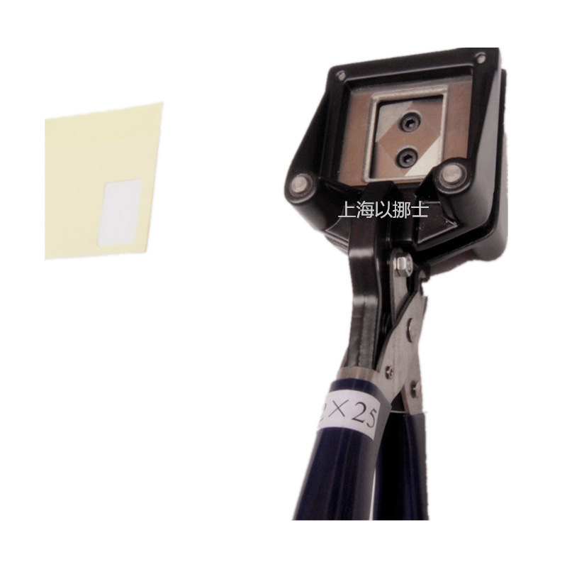 Enos holds one-inch photo 25*32mm fillet cutting paper