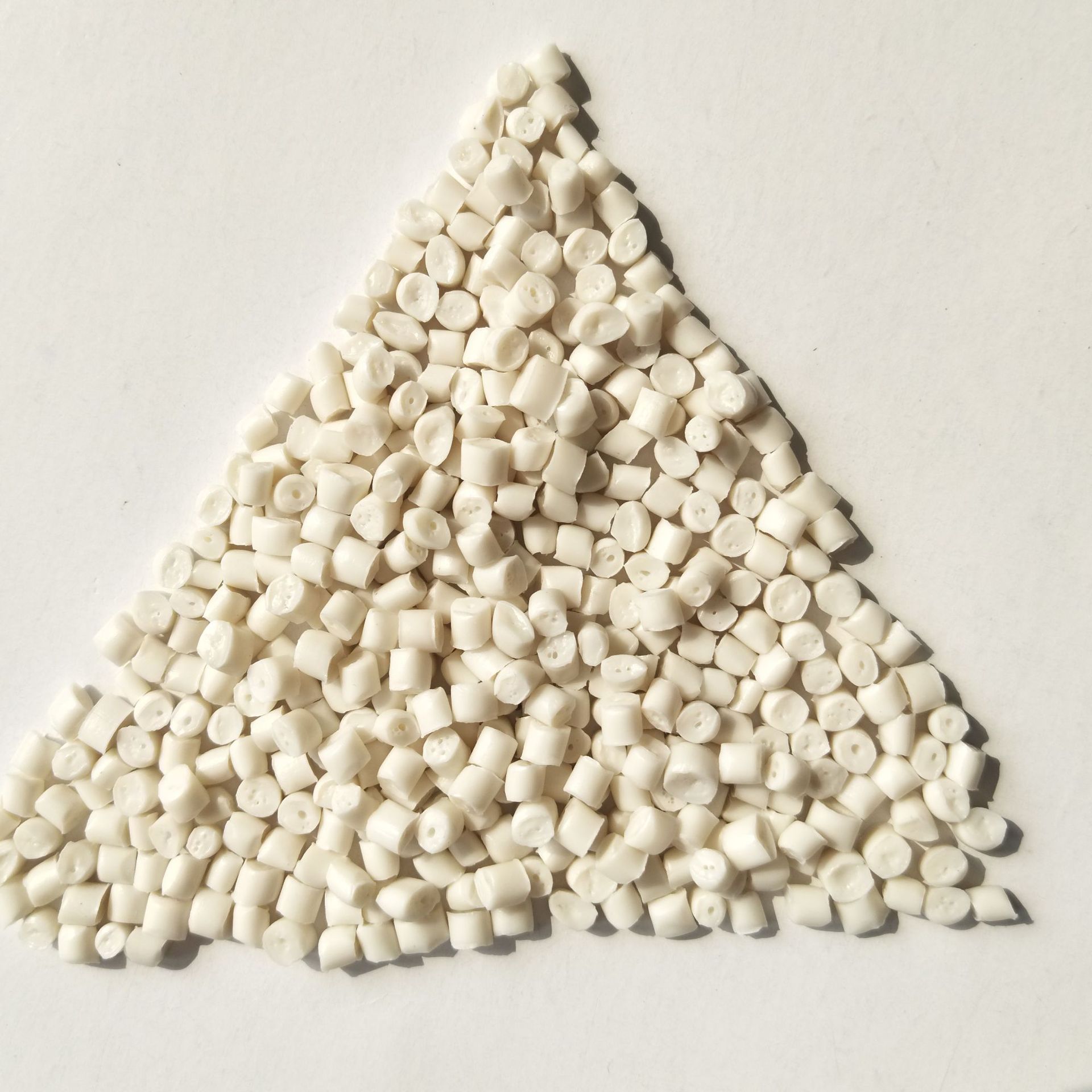 The Factory Direct Sales of White Ppr Granular Regeneration Materials Can Be Used to Make Double-Walled Corrugated Pipes Can Be Discounted in Large Quantities