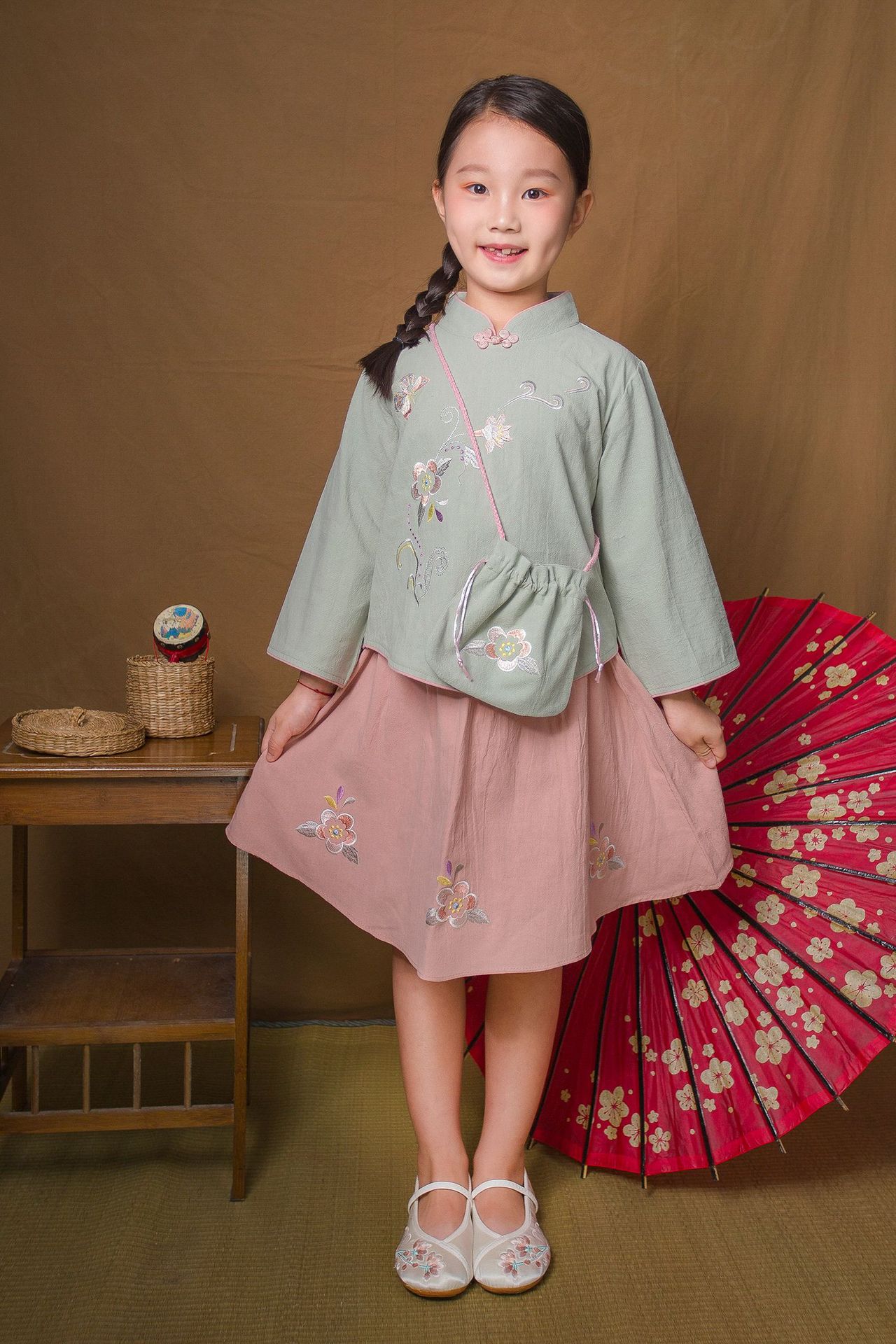 2020 new large embroidered girls dress ethnic style retro improved Hanfu Tang dress cheongsam factory wholesale