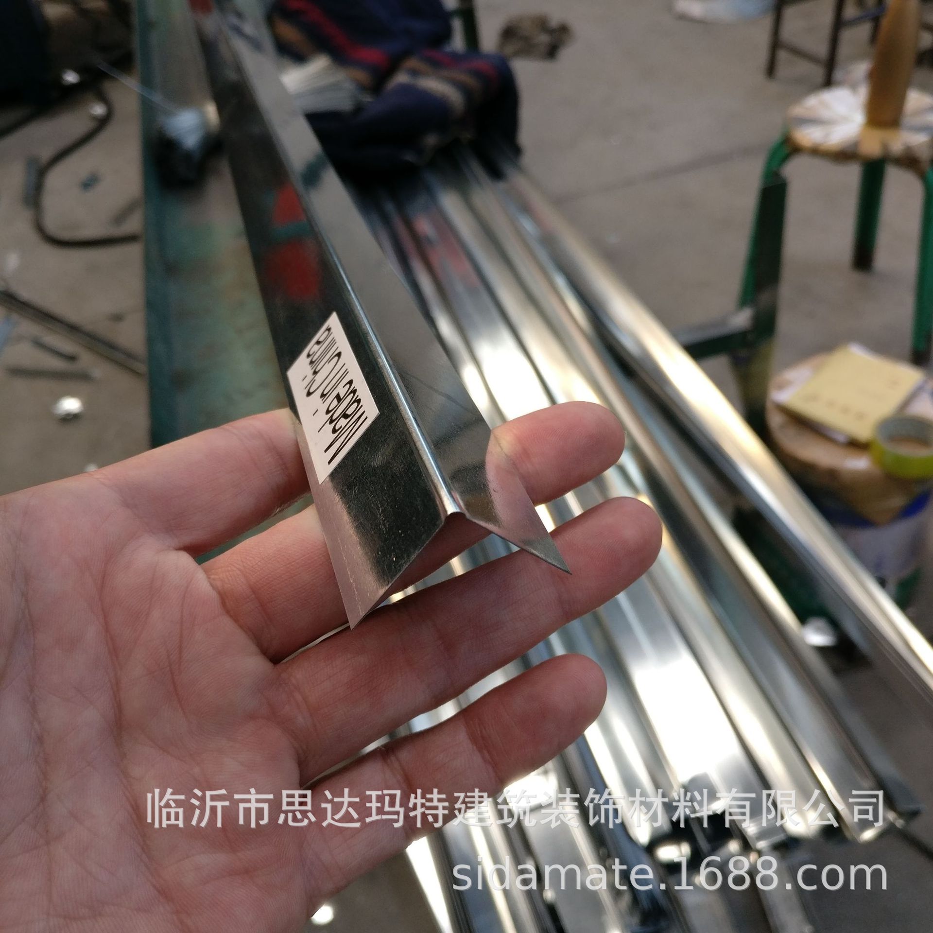 Linyi factory wholesale gypsum board ceiling light steel keel U-shaped corner 20x25mmL right angle keel 25