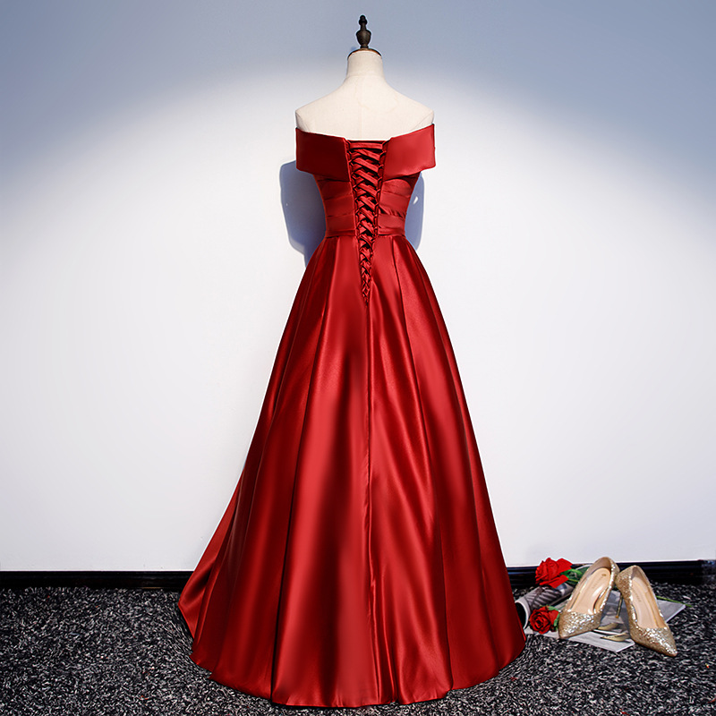 Red toast dress bride 2024 wedding new summer off-shoulder noble dress simple elegant slim fit slimming