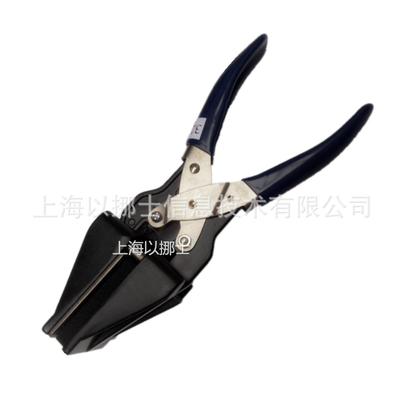 Enos holds one-inch photo 25*32mm fillet cutting paper