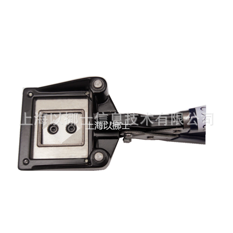 Enos holds one-inch photo 25*32mm fillet cutting paper