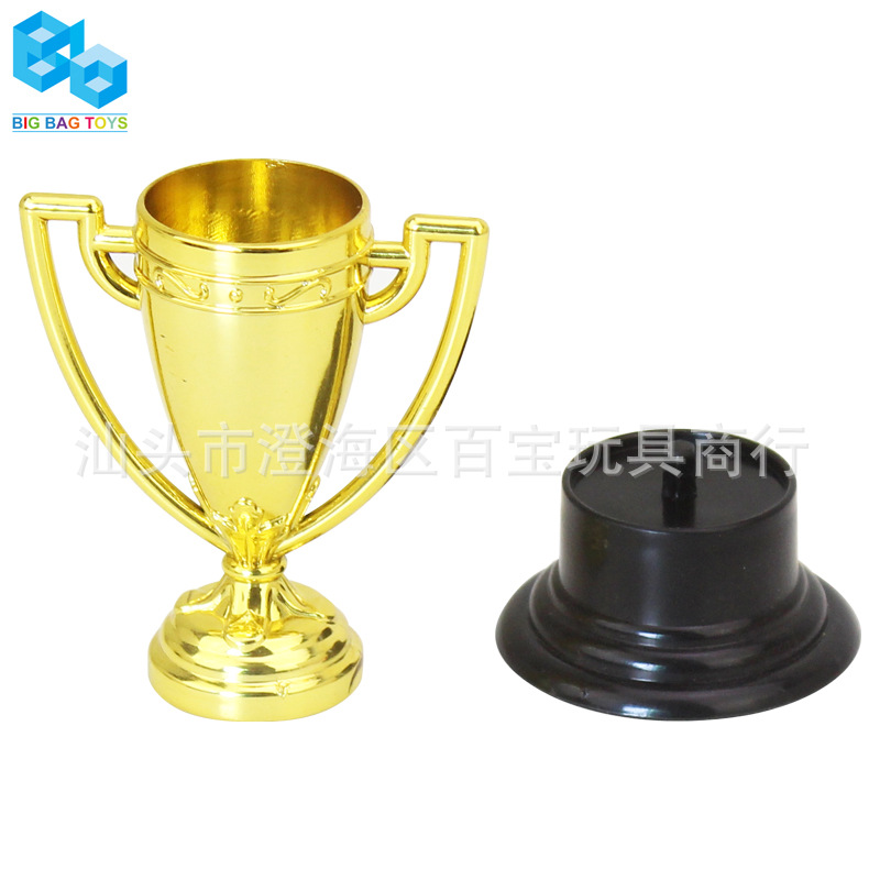 Amazon children's plastic small trophy kindergarten competition reward toy mini electroplating trophy toy