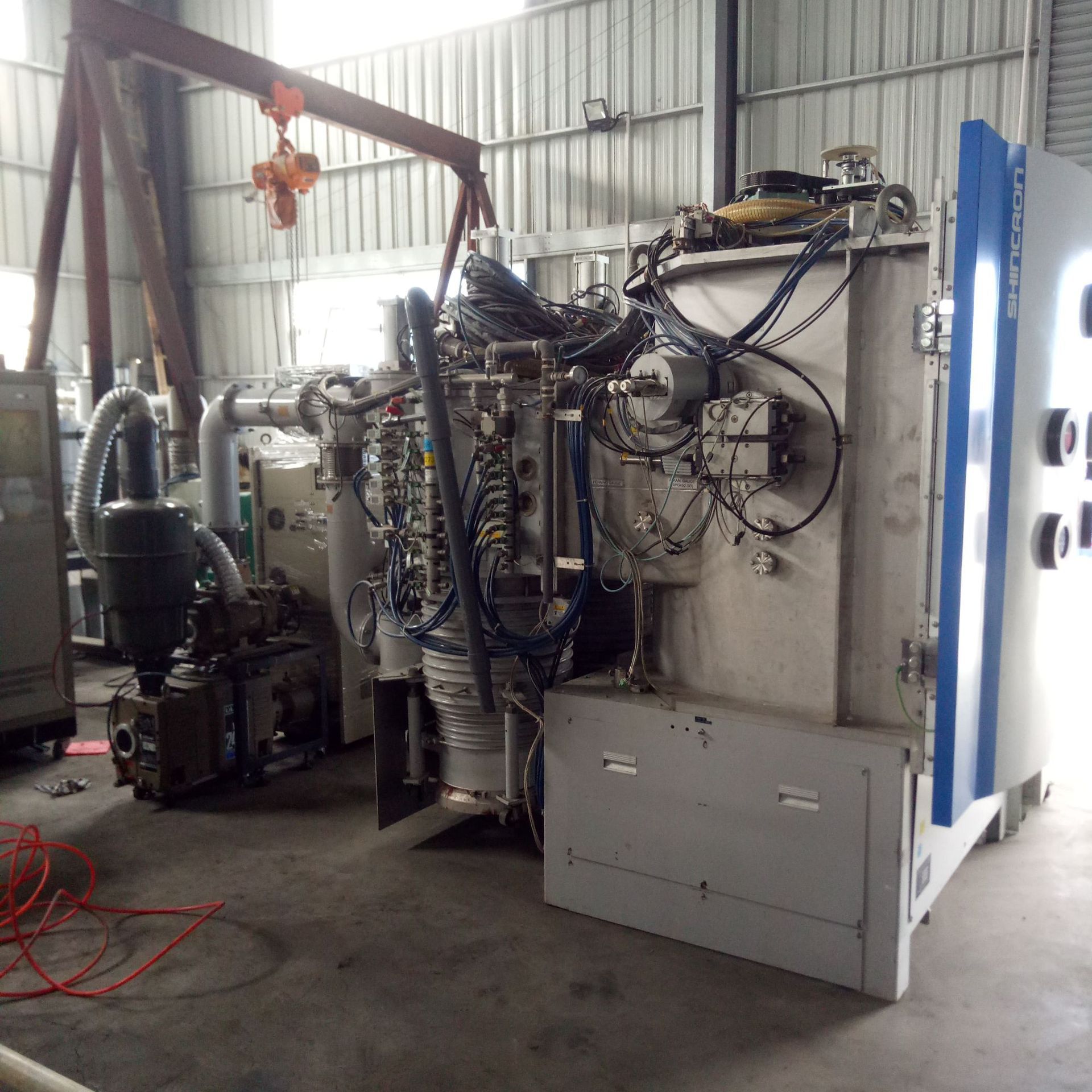 Б/У новое оборудование для оптического покрытия в Дунгуане, оборудование на 80% новое, конфигурация с двойным насосом