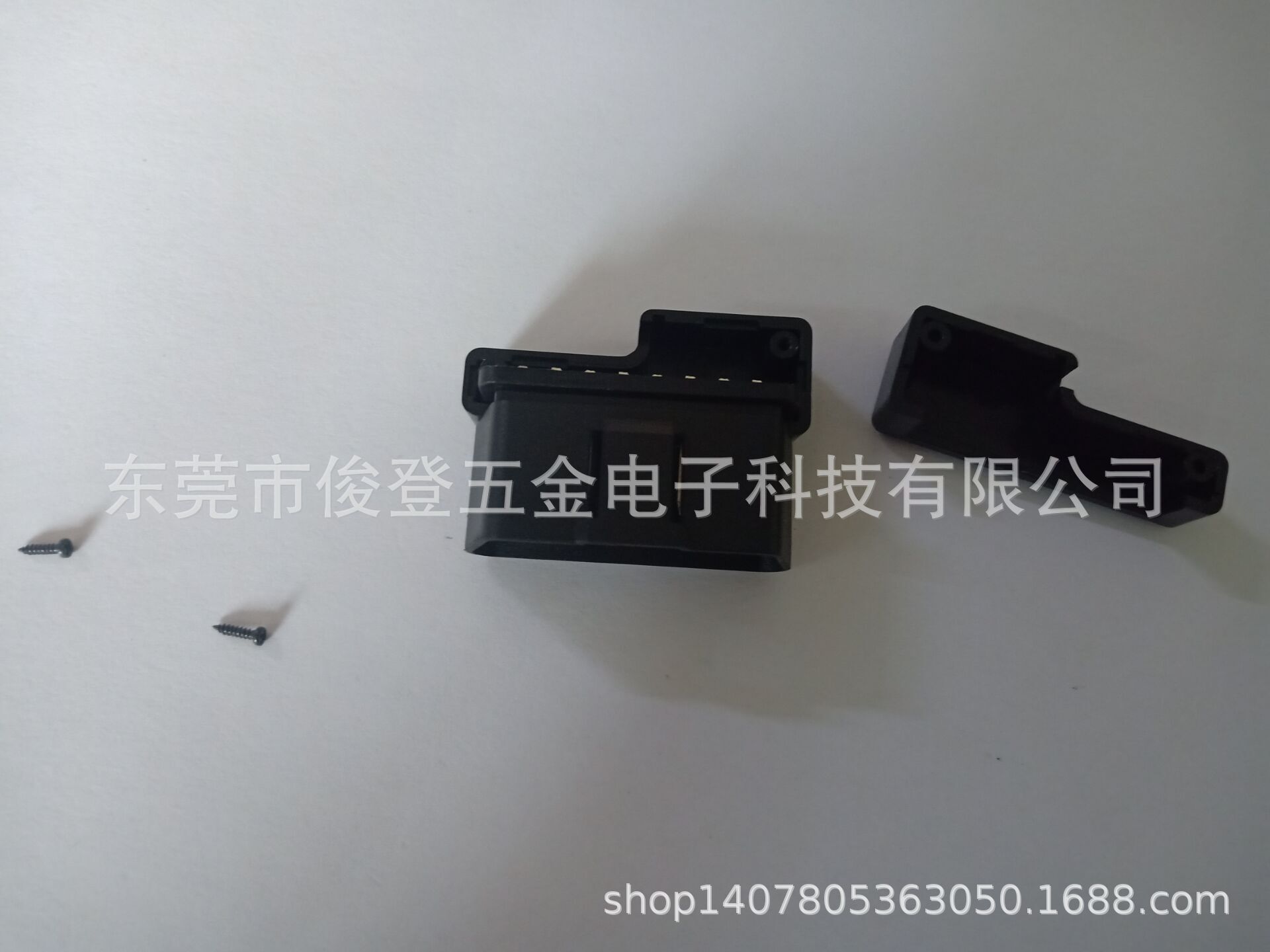 Manufacturers sell OBD2 L shell, suitable for OBD pressure reduction line