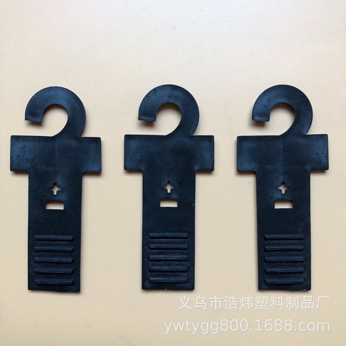 Yiwu Factory Direct Sales Automatic Hooks, Automatic Buckle Hooks, Polyethylene Regeneration Materials Are Not Environmentally Friendly (Pe)