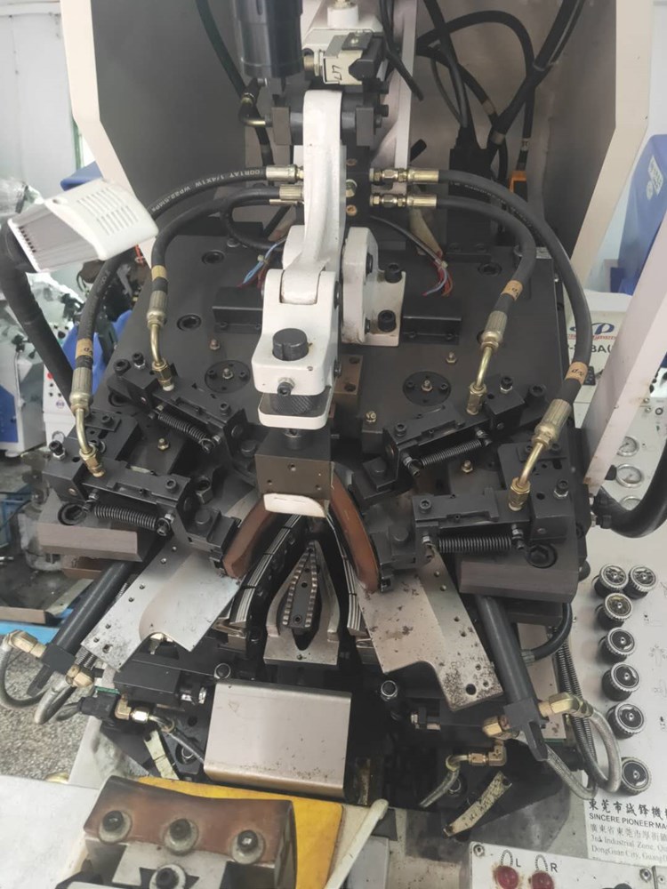 Dongguan Second-hand front-end machine Taiwan brand second-hand Chengfeng SP818A automatic memory front-end machine making shoes machine