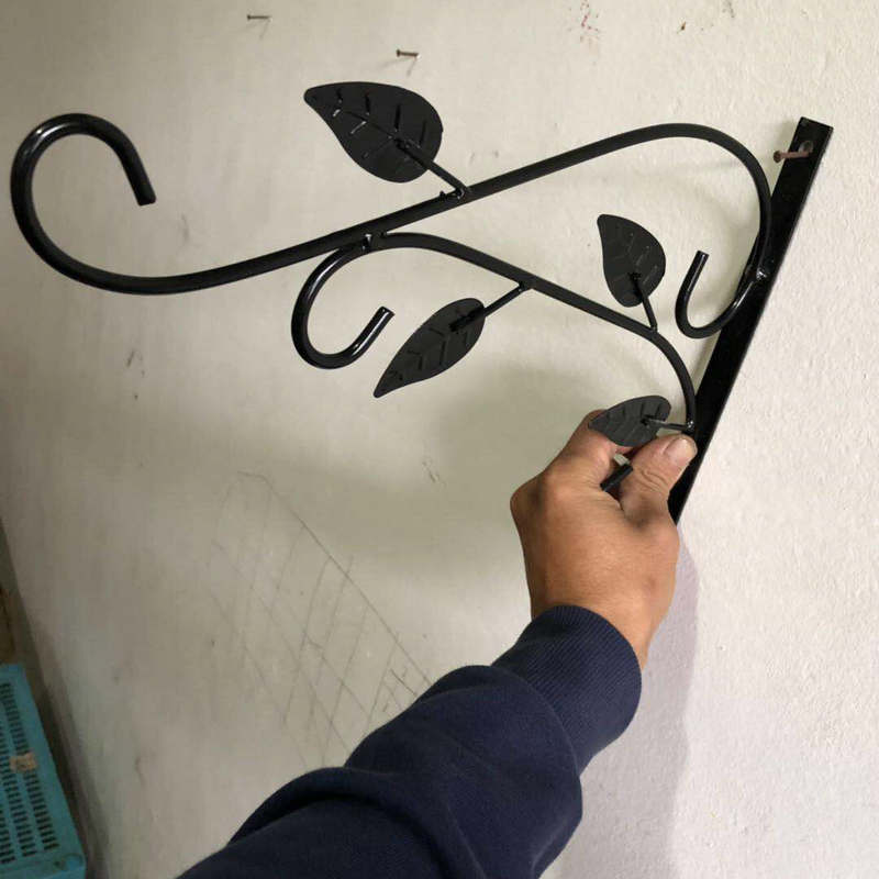 Factory Wholesale Customized European Modern Wall-Mounted Iron Flower Basket Wall Decoration Hanging Basket Metal Hanging Flower Stand