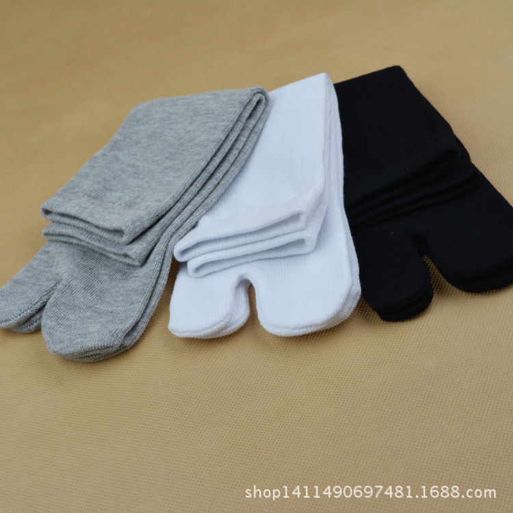 Factory Direct Sales Thin Two-Toed Socks Two-Toed Clogs Socks Split-Toed Cotton Socks Cosplay Prop Socks Wholesale