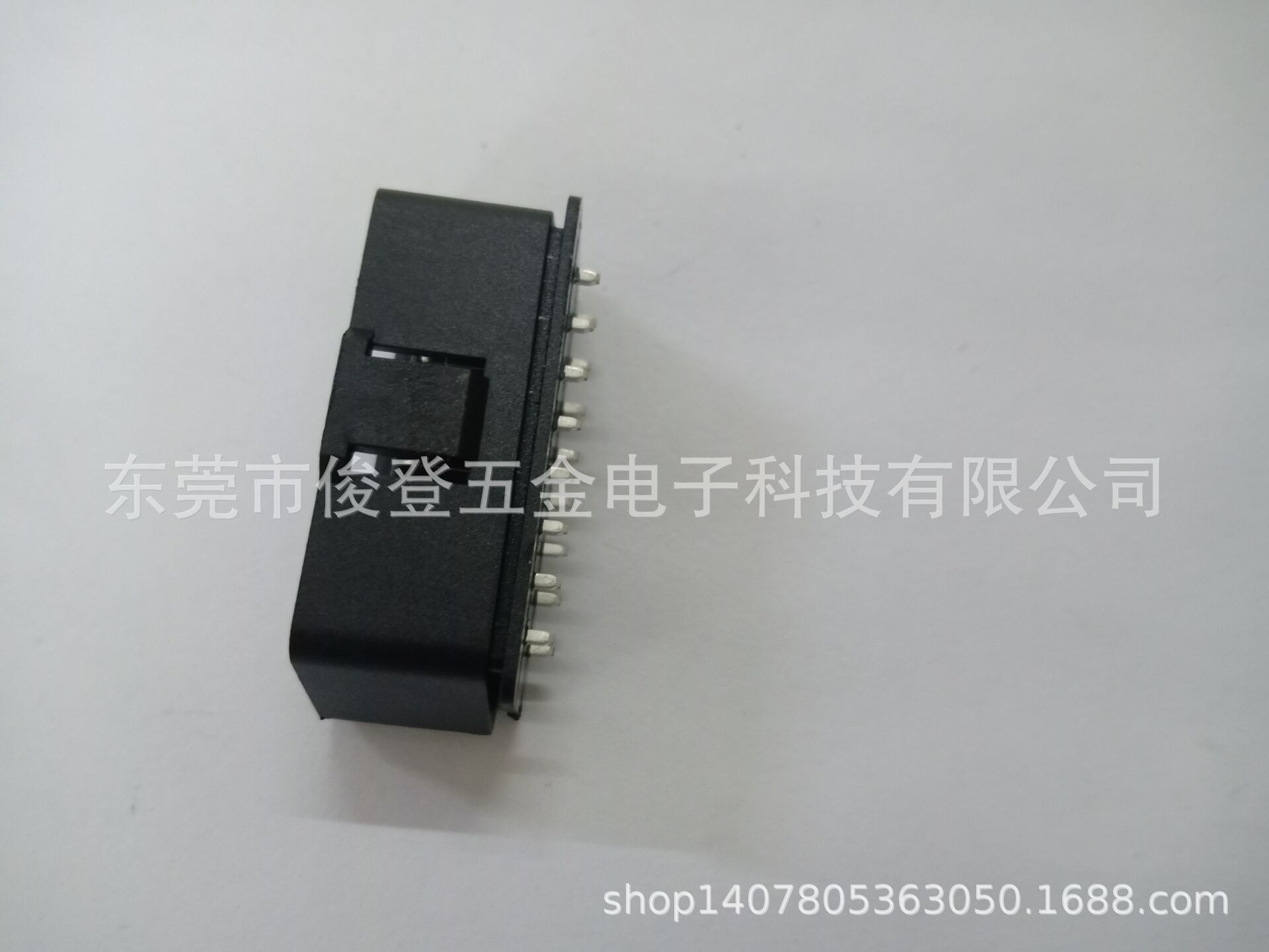 Manufacturer sells OBD2 short body male head for OBD extension cord and diagnostic equipment