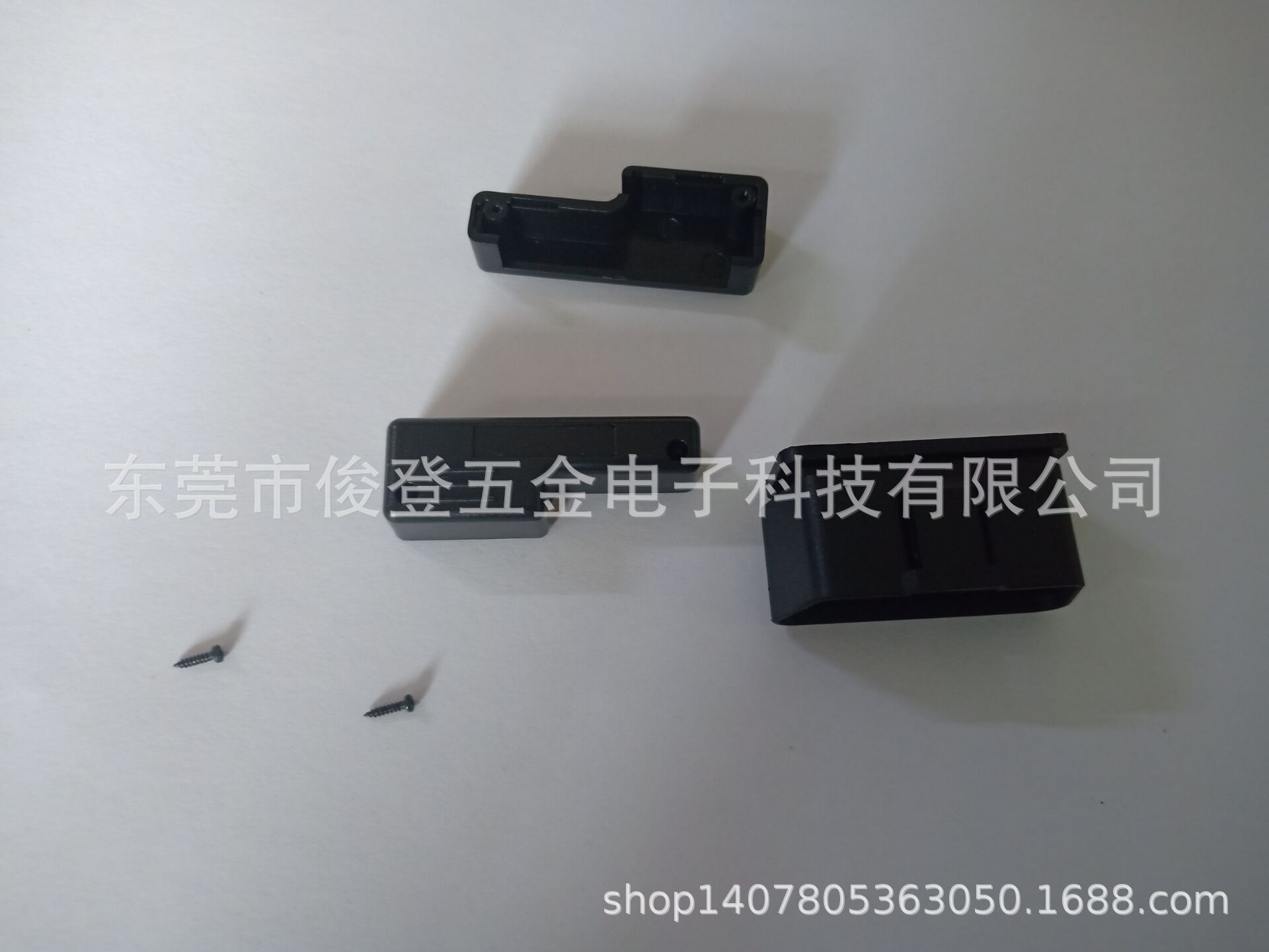 Manufacturers sell OBD2 L shell, suitable for OBD pressure reduction line