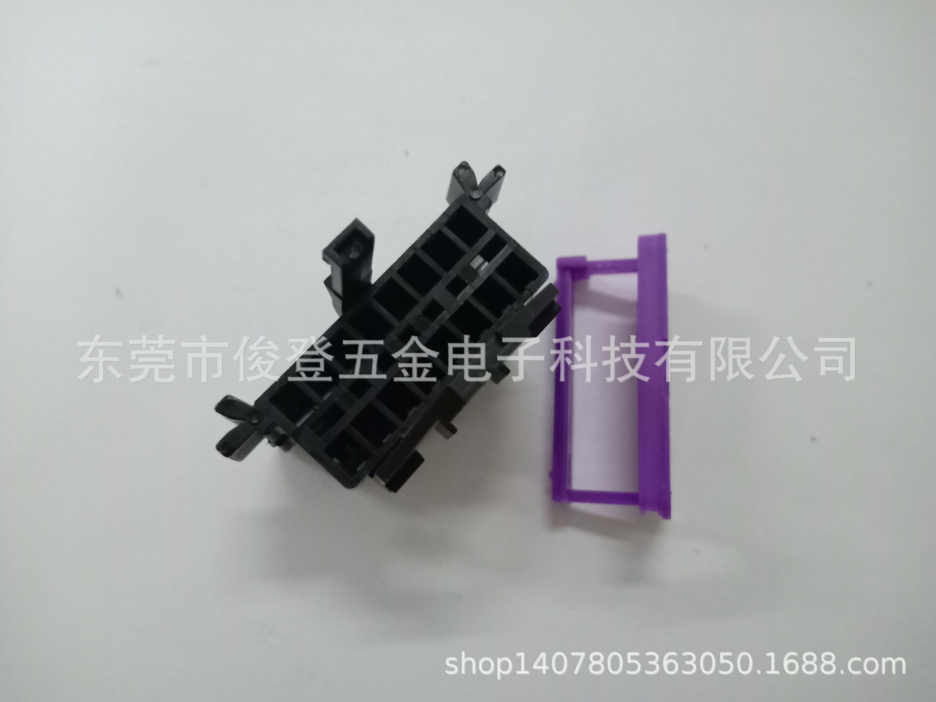 Manufacturer sells OBD2 female head, suitable for Volkswagen and Audi cars