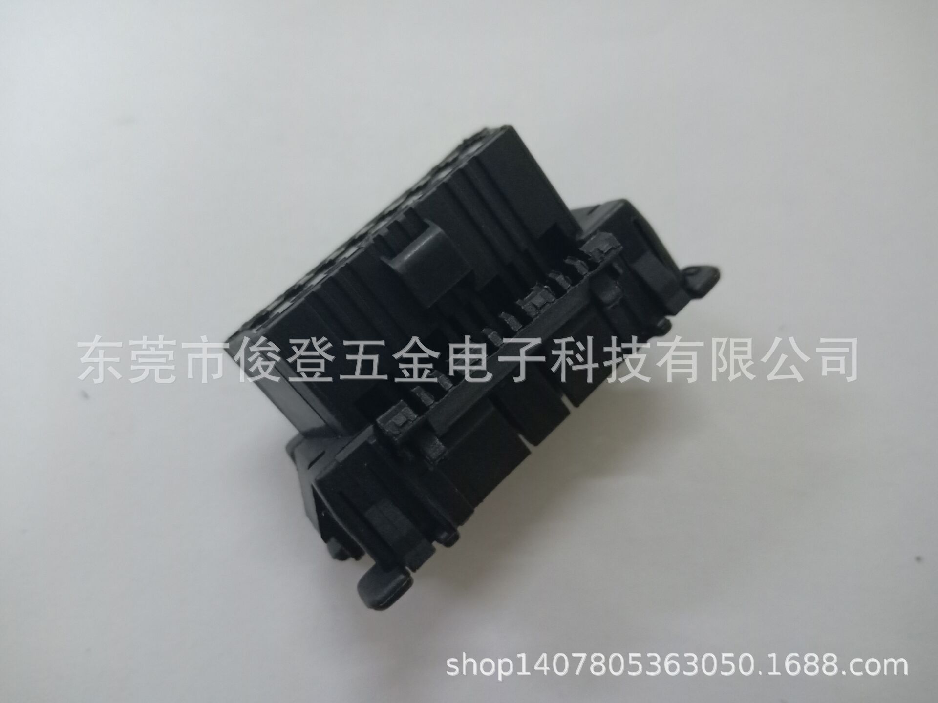 Manufacturer sells OBD2 female head, suitable for Toyota and Nissan cars