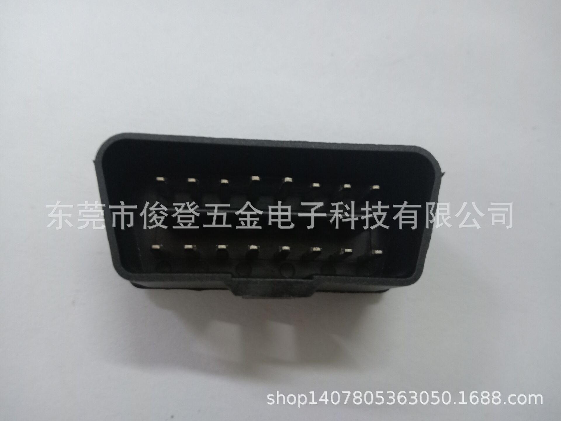 Manufacturer sells OBD2 short body male head for OBD extension cord and diagnostic equipment