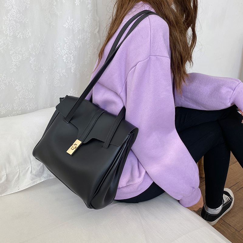 Soft Leather Large Capacity Fashionable Retro Flip Commuter Bag Women's 2025 Autumn and Winter New Single Shoulder Satchel Tote Large Bag