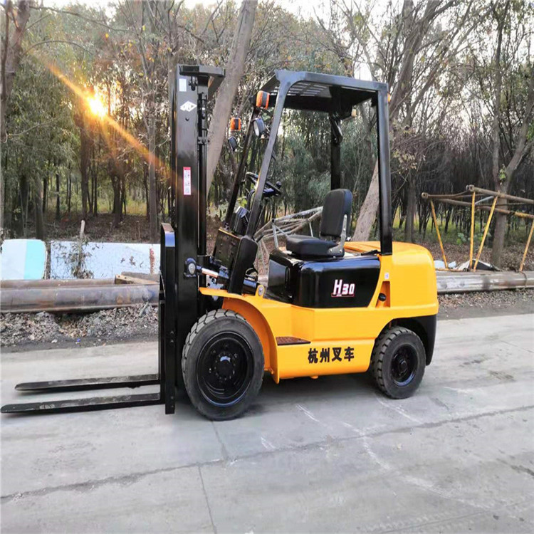 Low Price Sale of Second-Hand Forklifts Heli Hangzhou Forklift 6 Tons Diesel Forklift Standard Frame Nationwide Shipping
