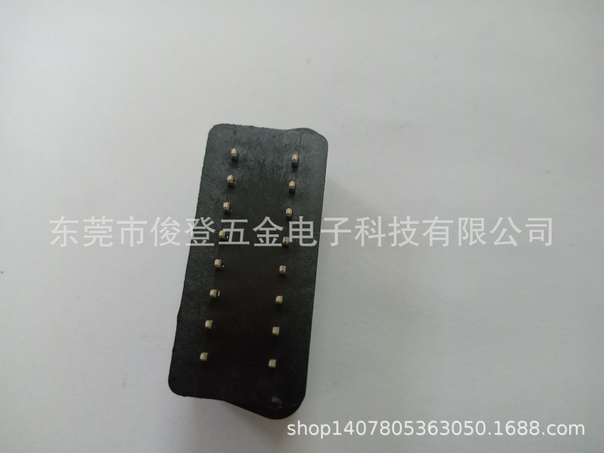 Manufacturer sells OBD2 short body male head for OBD extension cord and diagnostic equipment