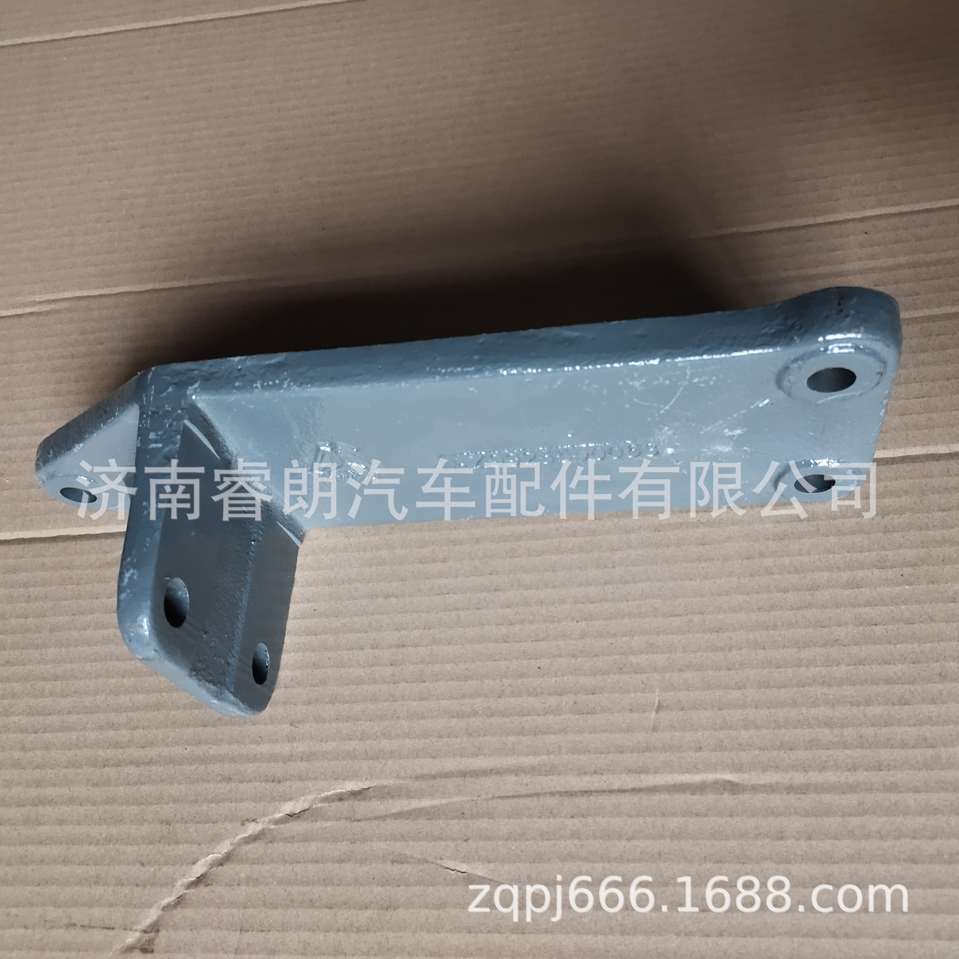 Прямая поставка заводских запчастей для тяжелых грузовиков Howo все виды элитных запчастей шасси AZ9925590053 кронштейн двигателя