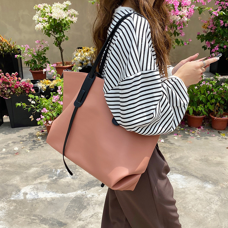 2025 New Korean Style Pu Leather Waterproof Soft Bread Bag Simple Tote Bag Casual Large Capacity Single Shoulder Large Bag Women's Trend