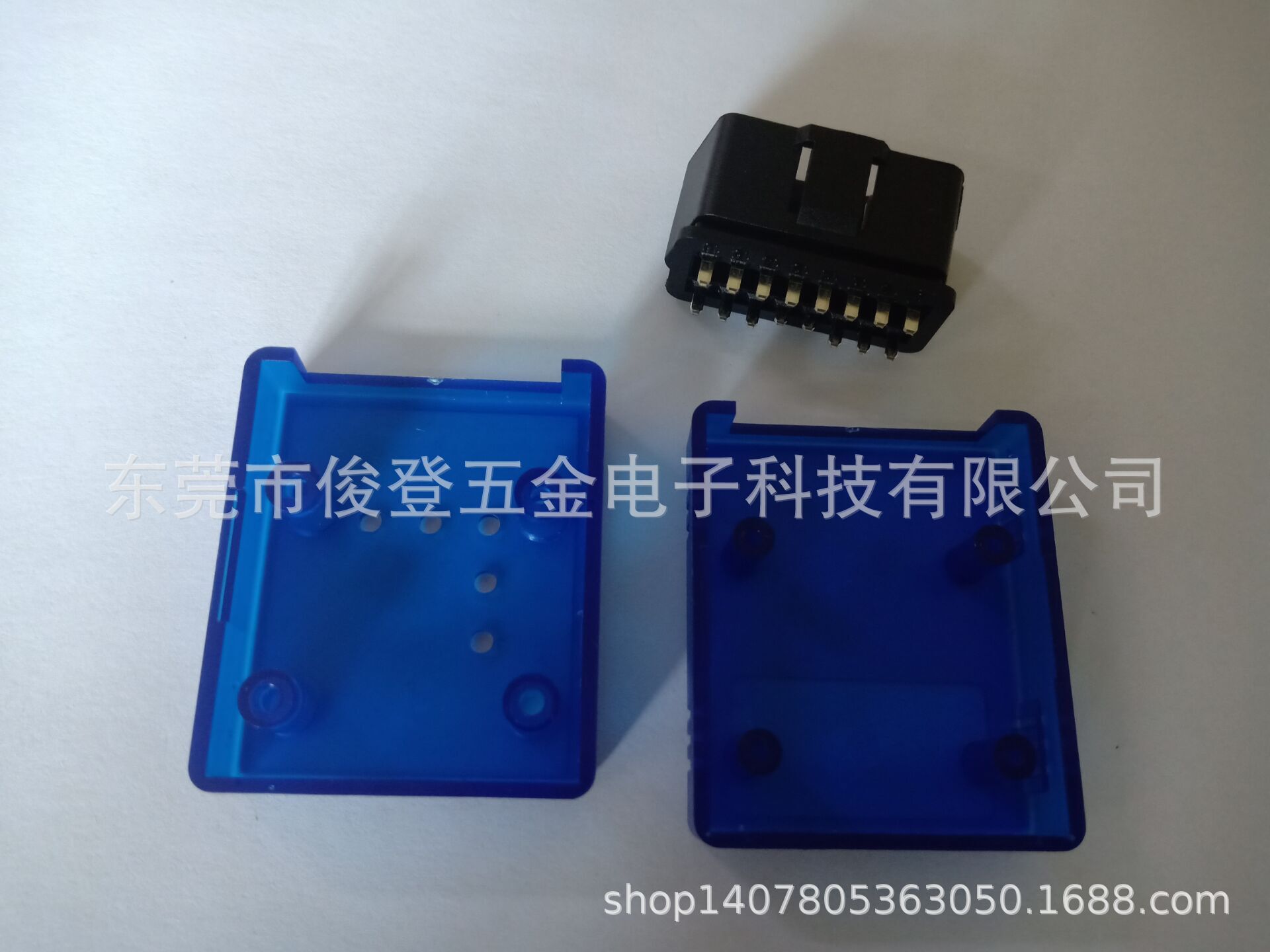 Manufacturer sells OBD2 shell for ELM327 Bluetooth and GPS