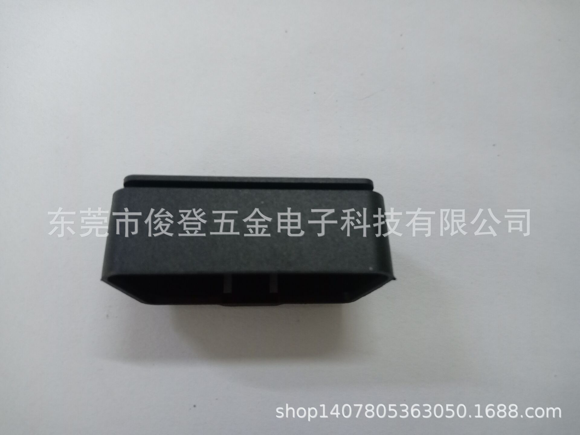 Manufacturer sells OBD2 short body male head for OBD extension cord and diagnostic equipment