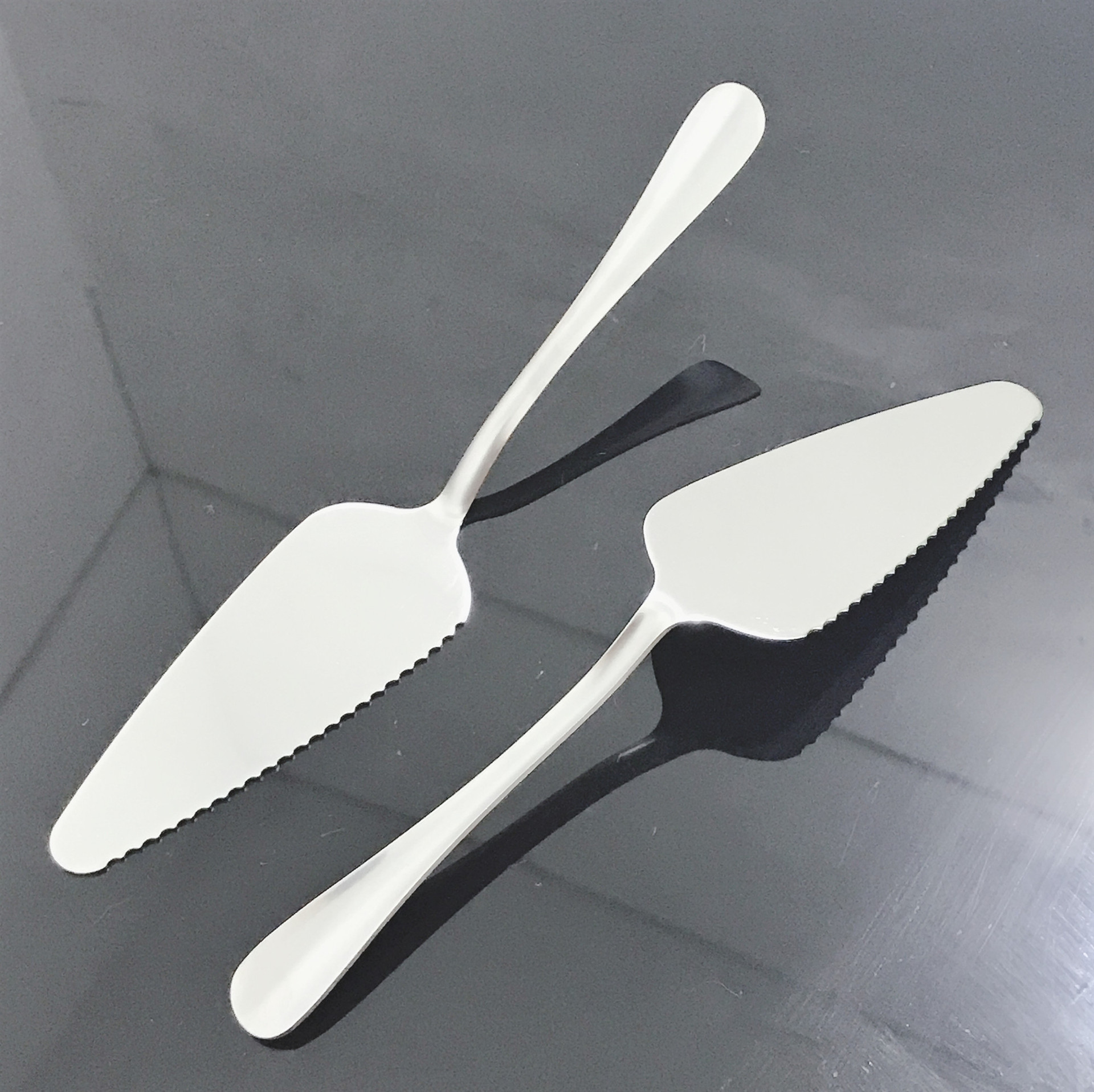 Stainless Steel Toothed Cake Shovel Triangle Shovel Pizza Shovel Triangle Spoon Cheese Shovel Baking Utensil