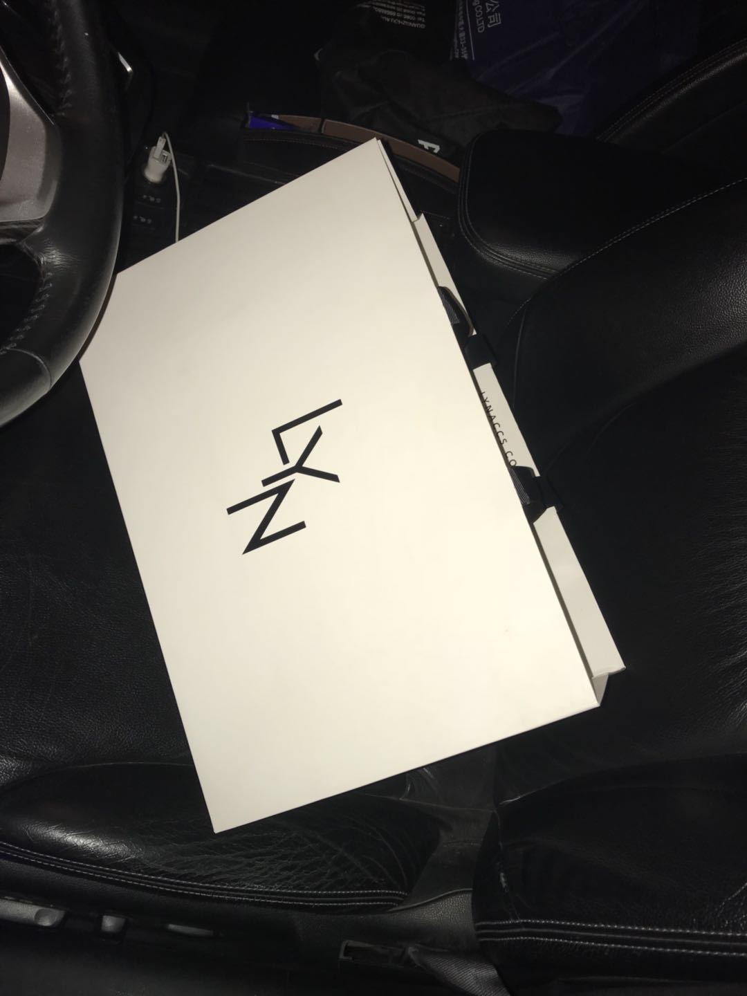 Lyn Accs Gift Bag Paper Bag (No Return or Exchange for Any Reason)