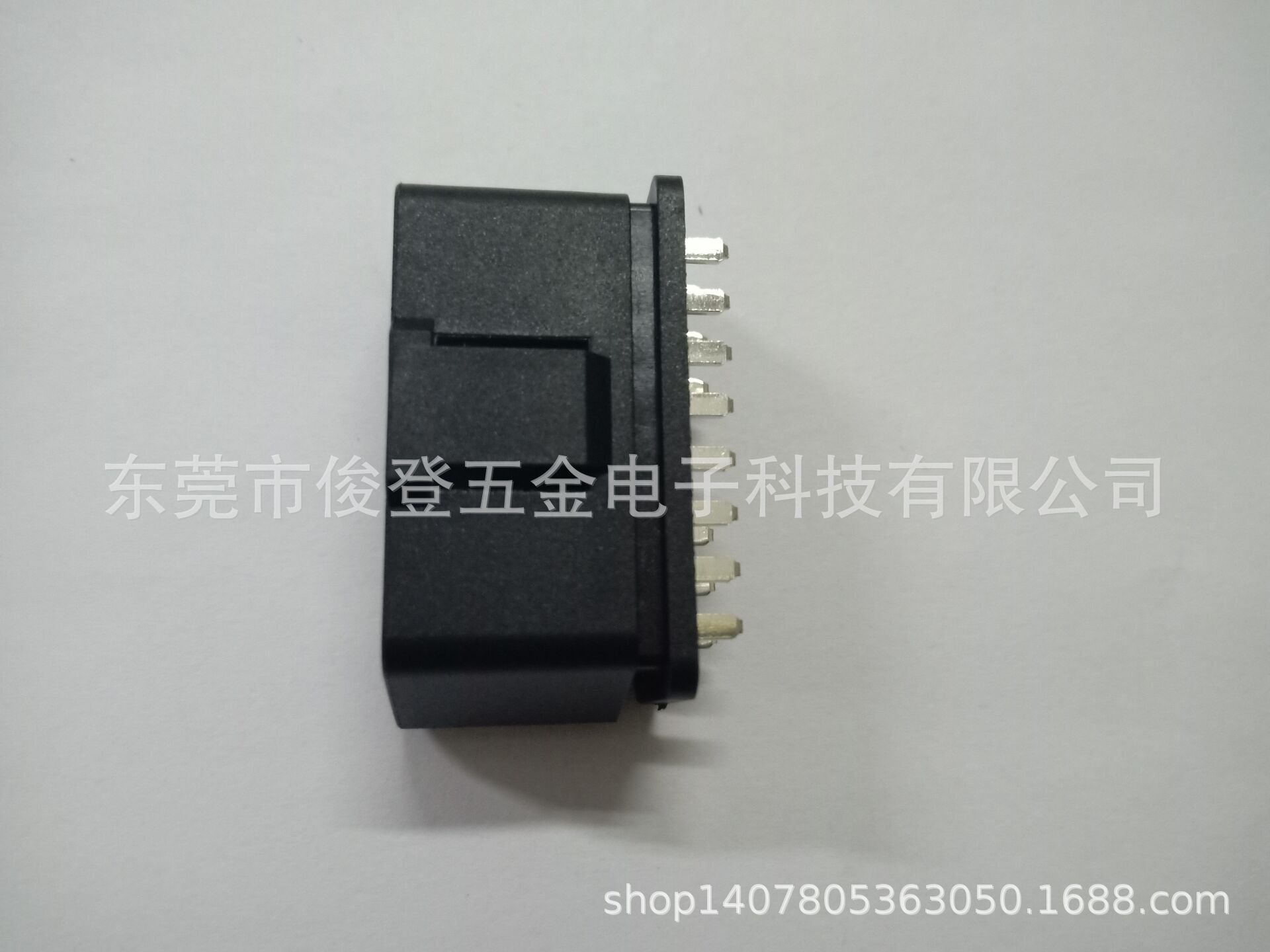 Manufacturer sells OBD2 plug for OBD wiring harness, GPS and diagnostic equipment
