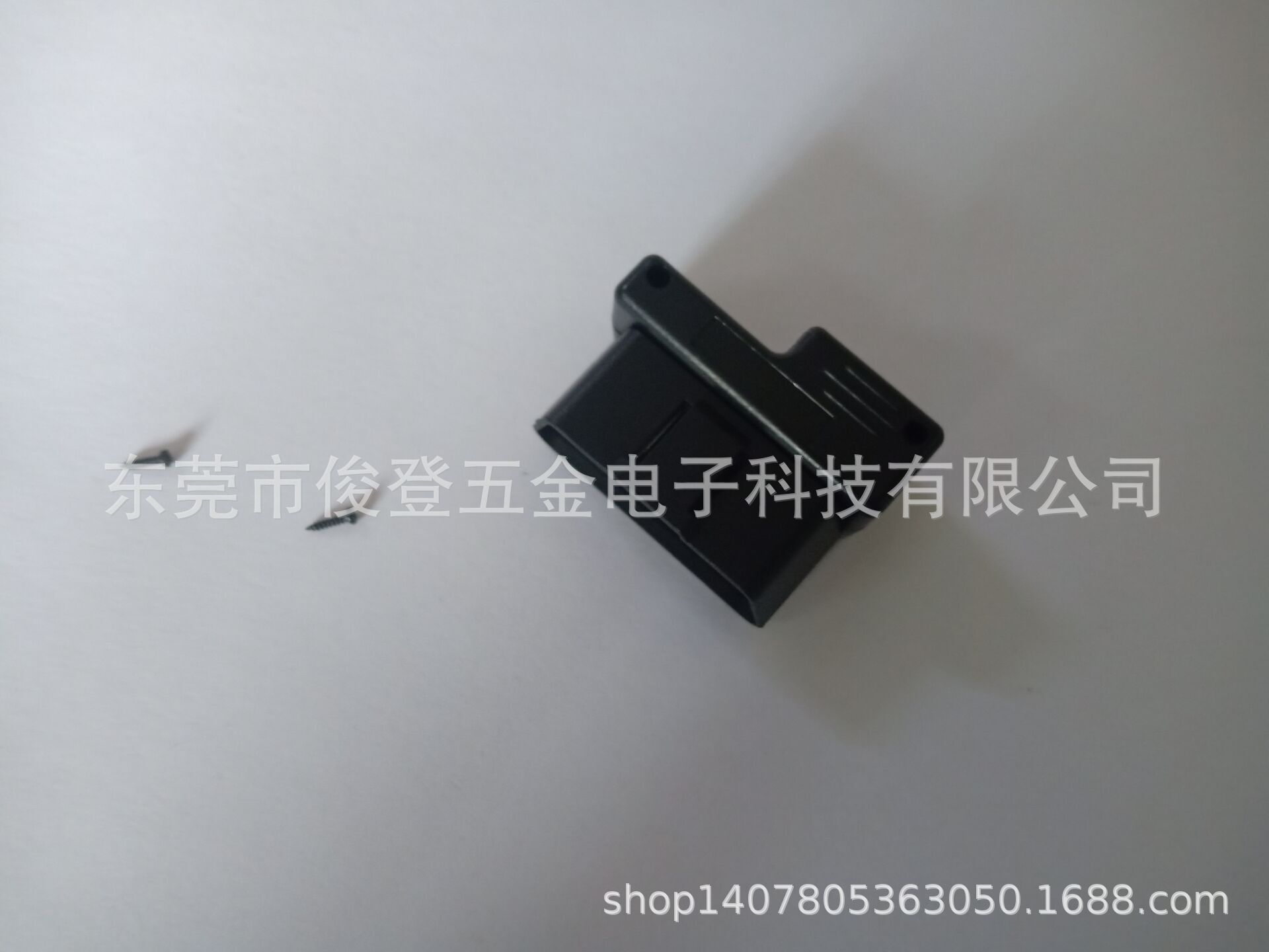 Manufacturers sell OBD2 L shell, suitable for OBD pressure reduction line