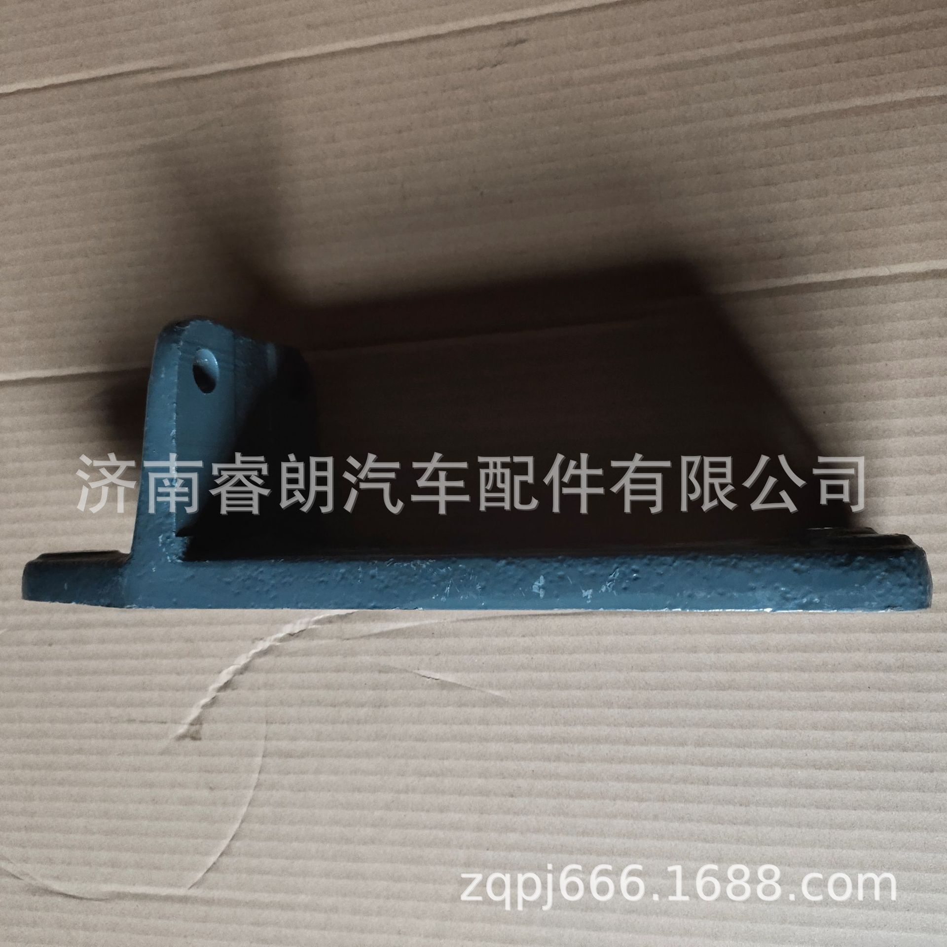 Factory direct supply of heavy truck parts Howo all kinds of boutique chassis parts AZ9925590053 engine bracket