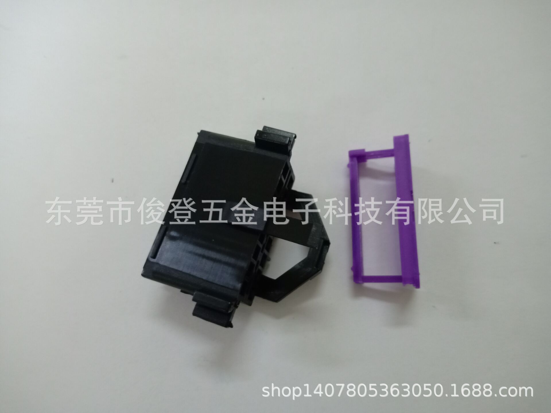 Manufacturer sells OBD2 female head, suitable for Volkswagen and Audi cars