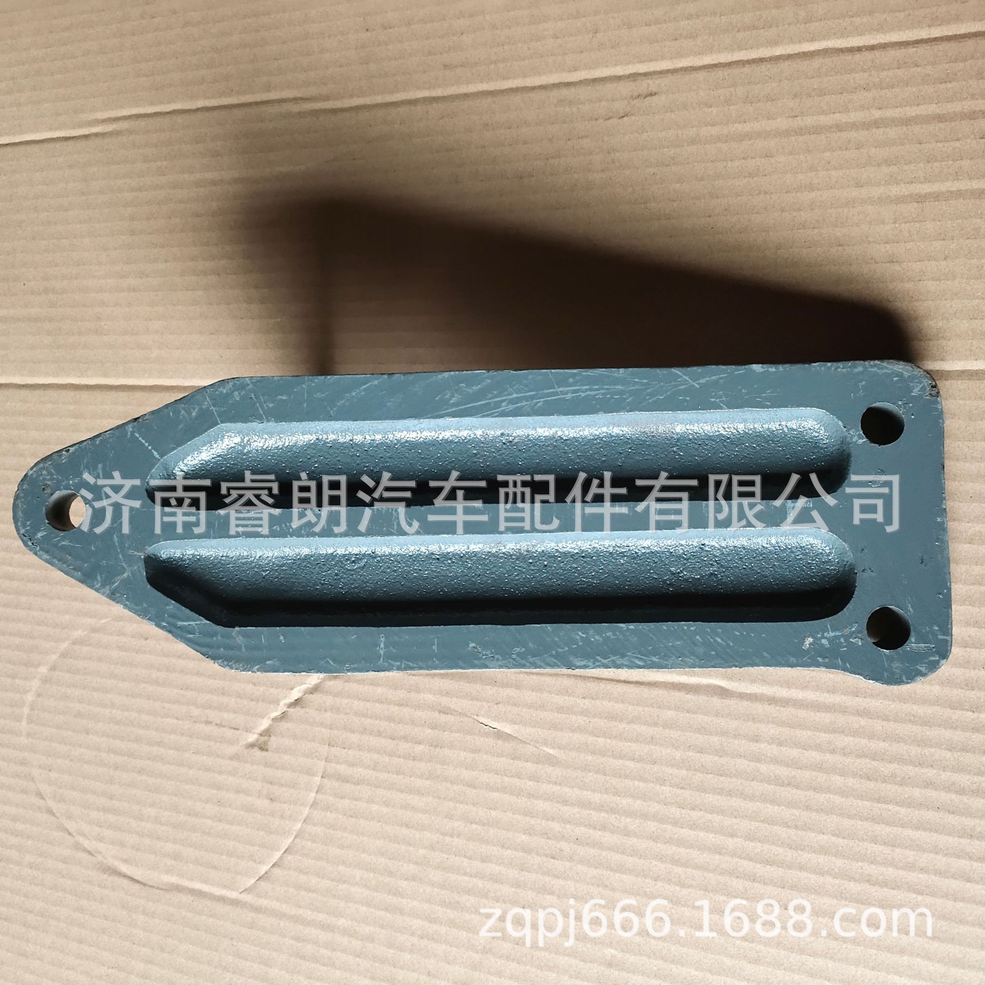 Factory direct supply of heavy truck parts Howo all kinds of boutique chassis parts AZ9925590053 engine bracket