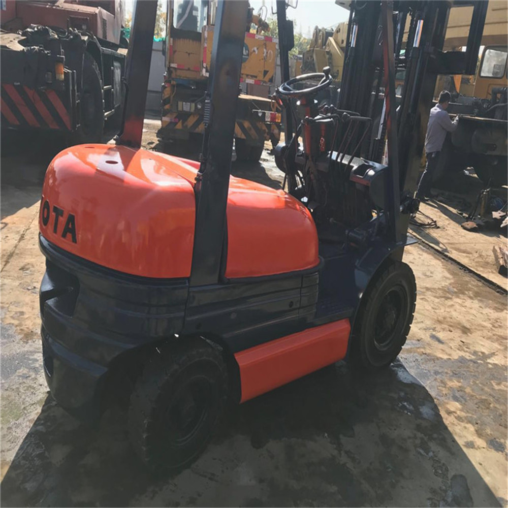 Б/у комбинированный погрузчик 3.5 тонны (в наличии разные тонны), 90% новый, оригинальное фото, низкий расход топлива, доставка по стране включена