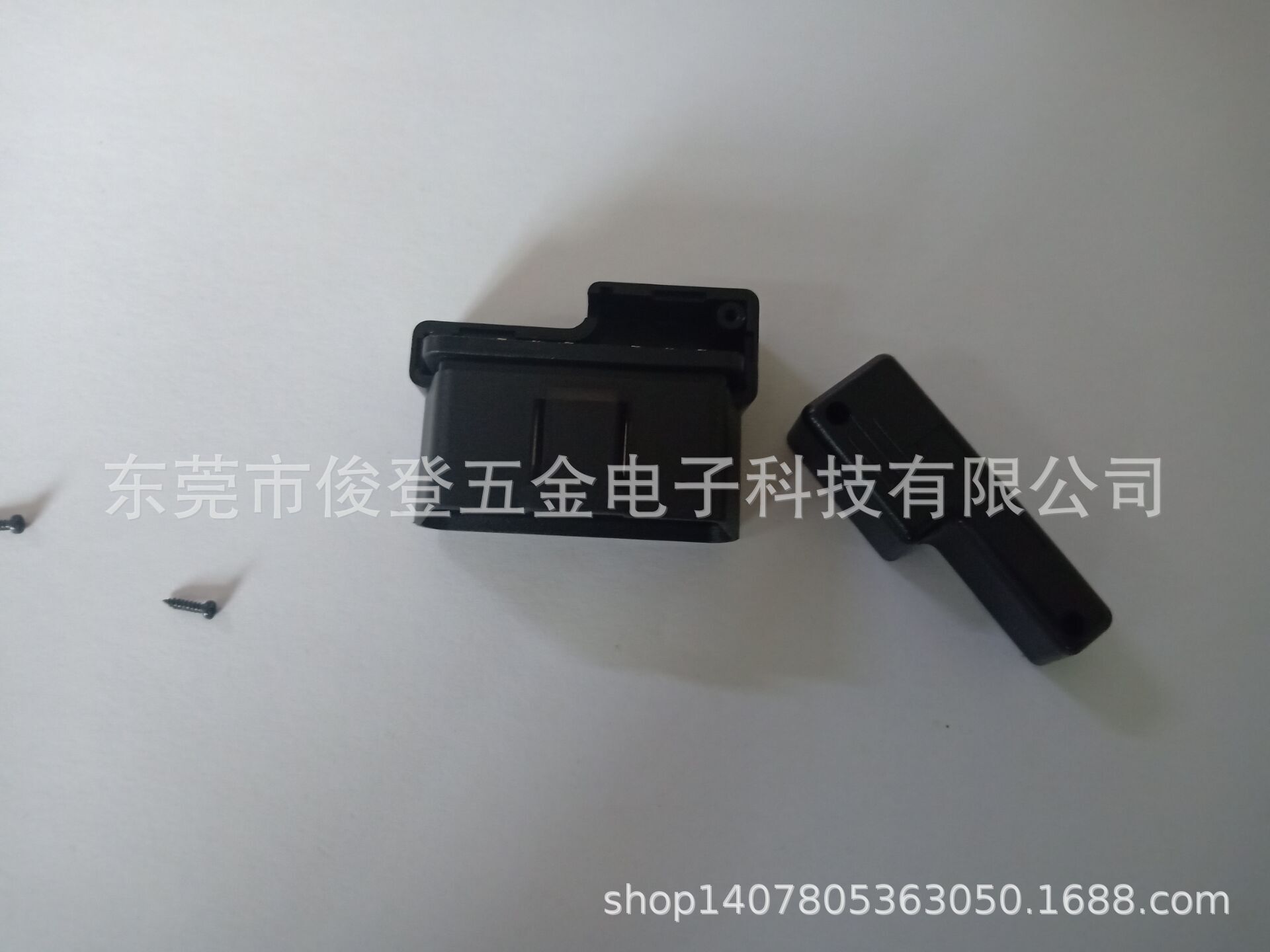 Manufacturers sell OBD2 L shell, suitable for OBD pressure reduction line
