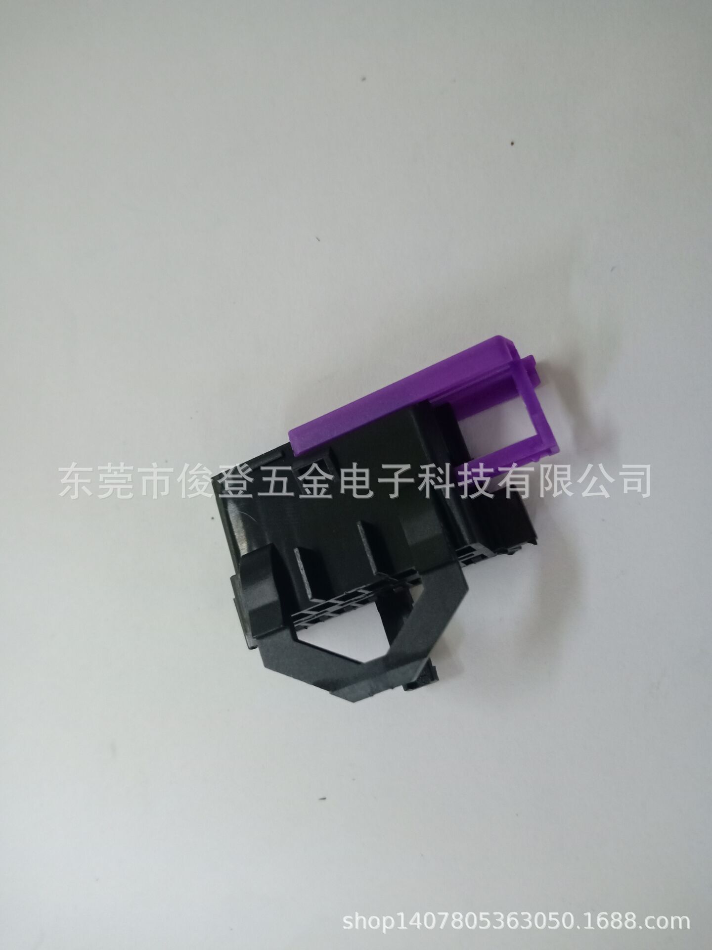 Manufacturer sells OBD2 female, suitable for Volkswagen and Audi wiring harness