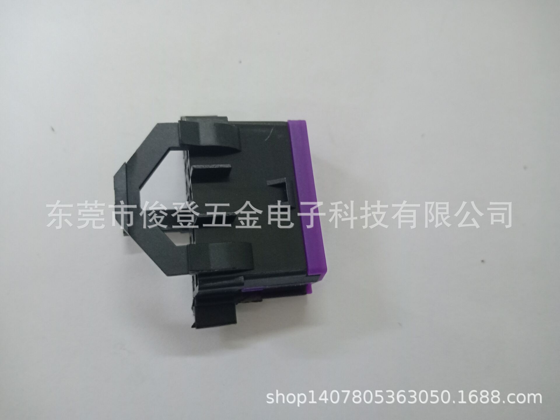 Manufacturer sells OBD2 female head, suitable for Volkswagen and Audi cars