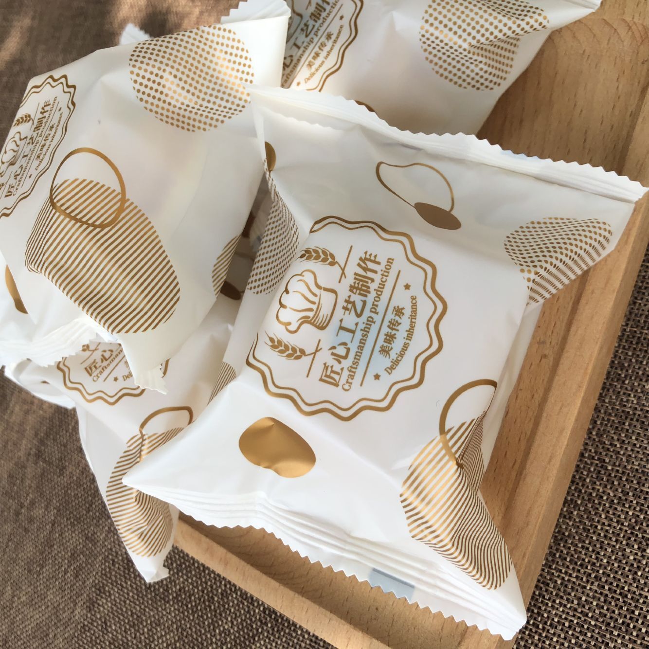 Xue Mei Niang Egg Yolk Crisp Bulk Red Bean Snack Sandwich Snack Crisp Traditional Delicious Pastry Super Supply