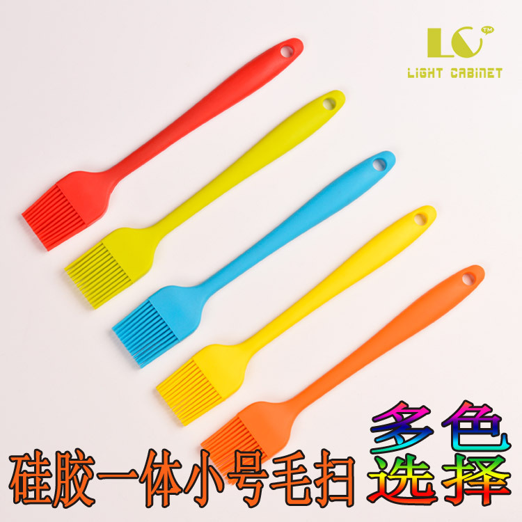 Spot wholesale silicone one-piece oil brush Small 21cm barbecue brush barbecue oil sweep silicone oil sweep
