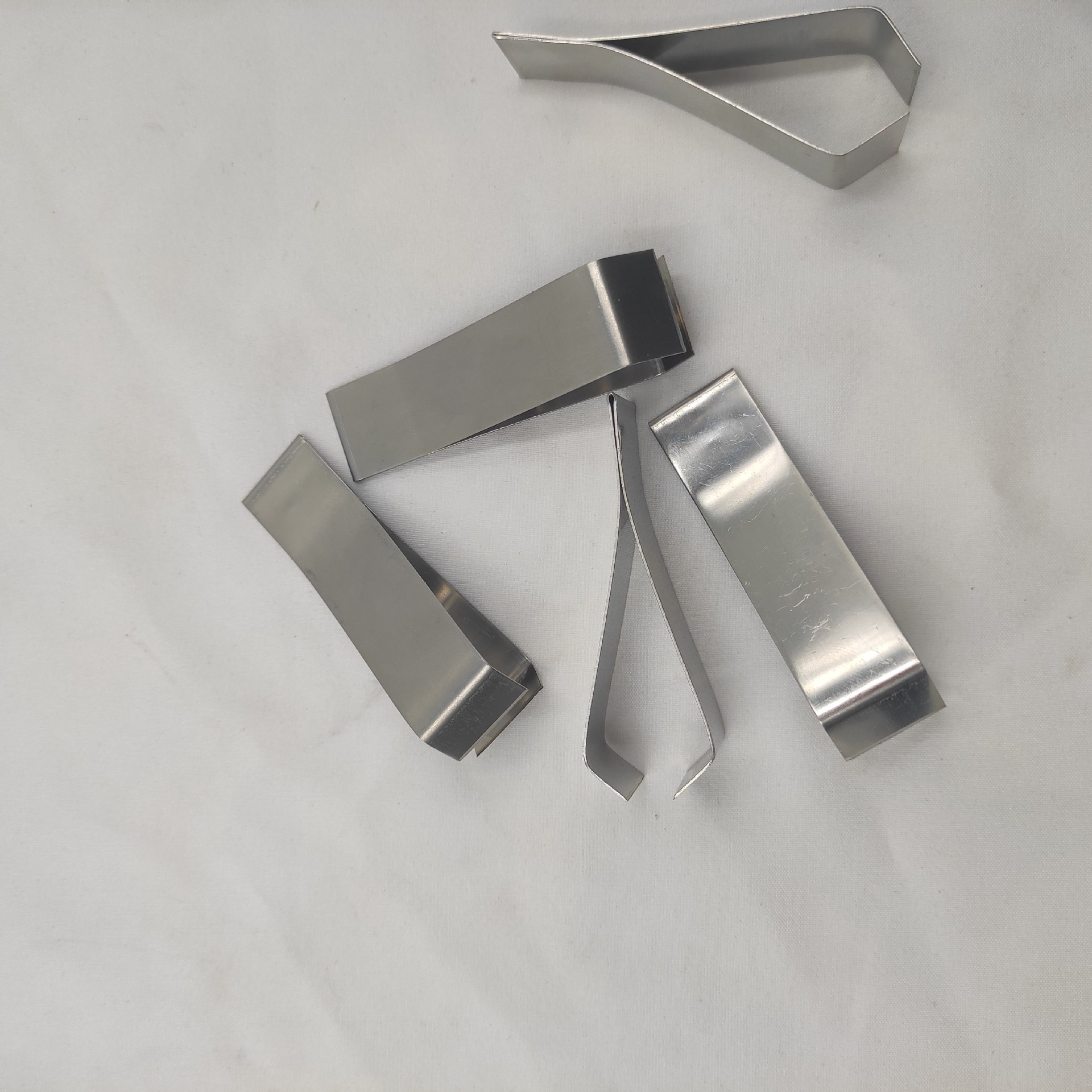 Factory wholesale thick stainless steel goose feather duck hair clip chicken hair clip pig hair clip pig hair tweezers plucker fishbone clip