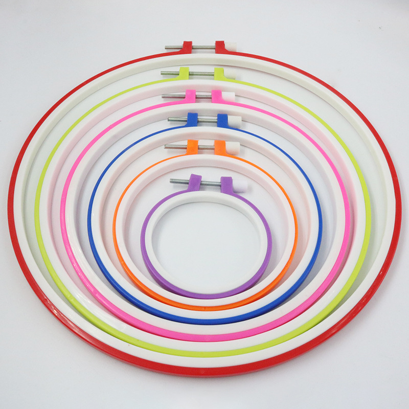 Plastic head color embroidery stretch DIY embroidery circle dream catcher cross-stitch stretch wholesale multi-color environmental protection new material fan frame