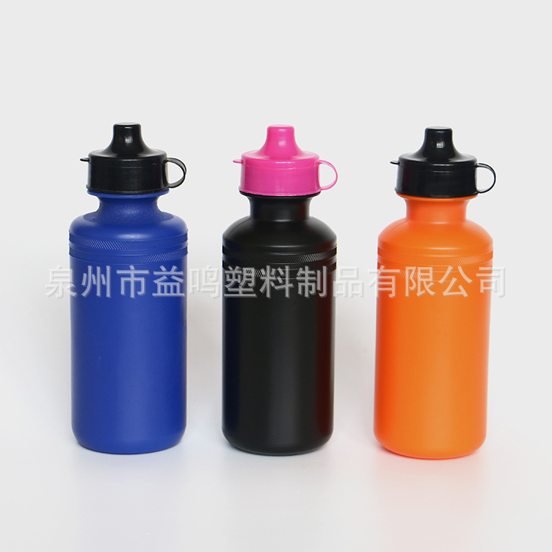 Прямые продажи завода 550 мл спортивная бутылка для воды пластиковая бутылка PE для студентов с возможностью печати логотипа