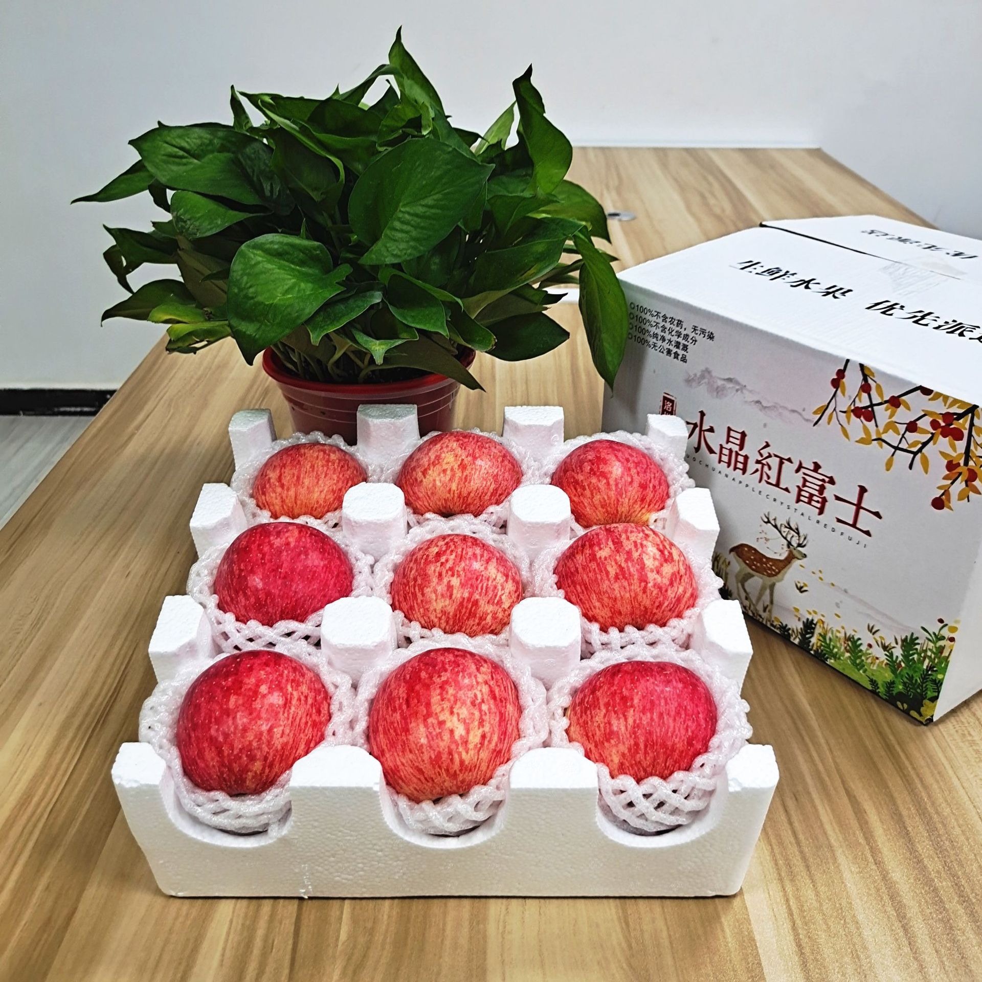 Shaanxi Luochuan Red Fuji Apples, Seasonal Fresh Fruit for Pregnant Women, Crisp and Sweet, Whole Box, Wholesale from the Place of Origin, Dropshipping