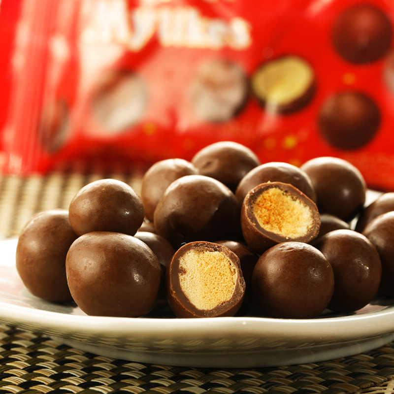 Liang Feng Mai Li Su 25g * 48 Pack Milk Chocolate Bean 9080 Nostalgic Snacks Wholesale (Cocoa Butter Subdue)