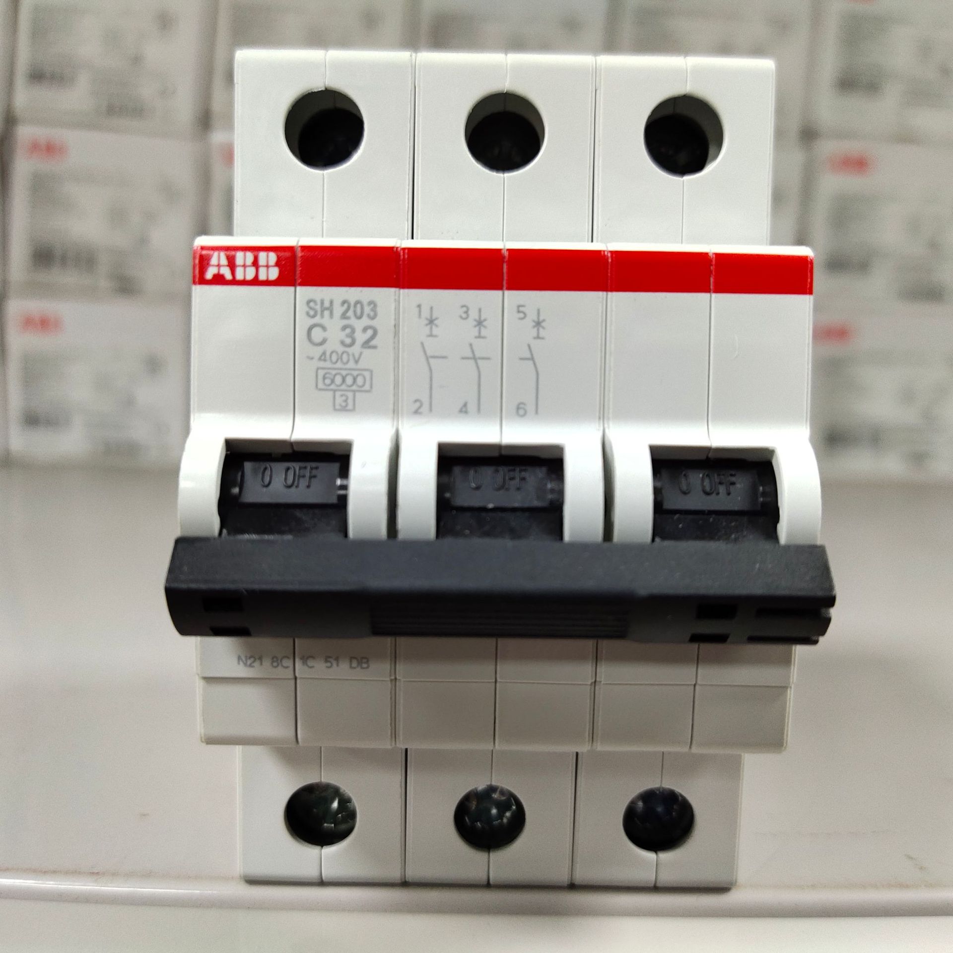 Abb Molded Case Circuit Breaker Accessory 1Sda055016R1 Kit Fc Cu 1X240Mm 400 T5 3Pc New