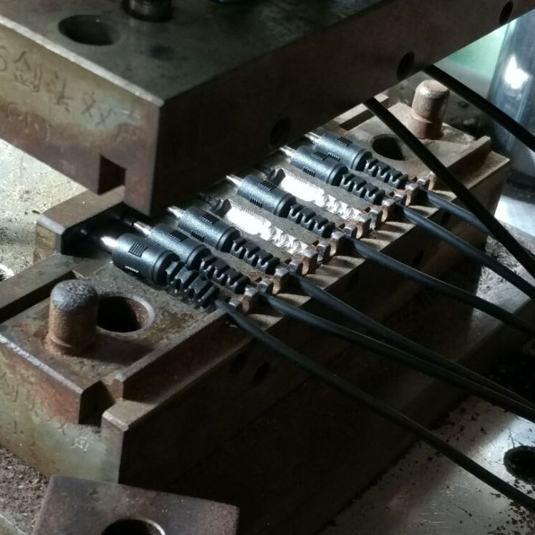 Cross-border 3.5 audio line 1-2RCA audio line 3.5 to double Lotus computer speaker line 2rca