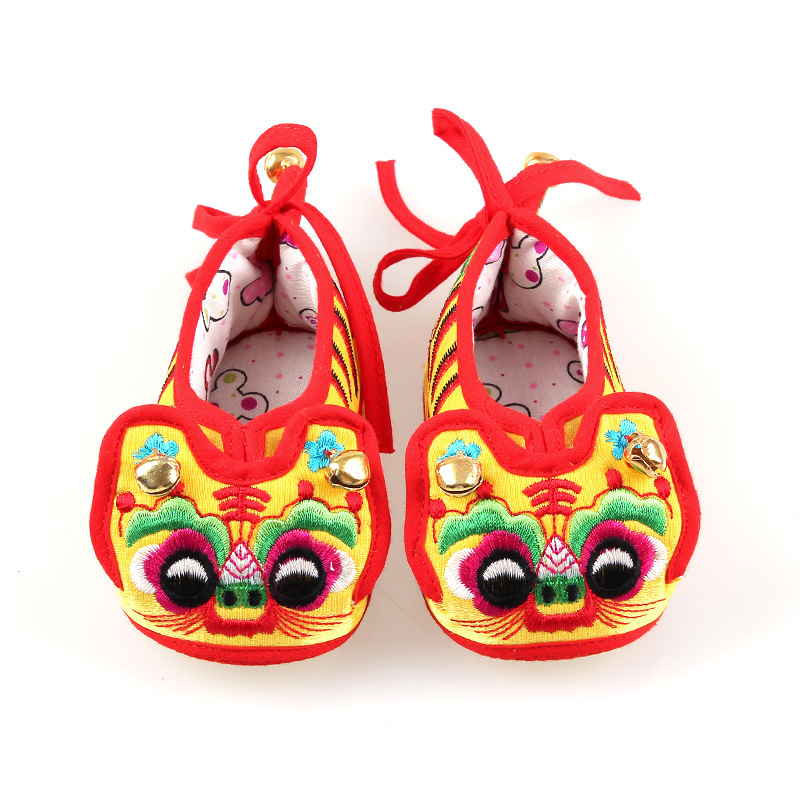Cat Head Tiger Head Shoes for Infants, Embroidered Tiger Shoes for 100-Day-Old Babies, Baby's First Birthday Photo Props, Embroidered Soft-Soled Cloth Shoes