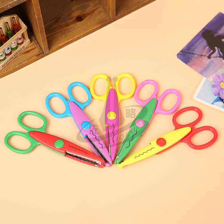 Детские безопасные пластиковые ручные ножницы DIY для фотоальбомов, ножницы для кружева, ножницы для студентов 5 дюймов, веселые ножницы для детского сада