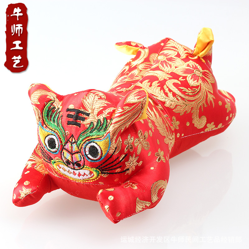 Производитель источник Шаньси вышитый двусторонний тканевый тигр игрушка кукла жаккардовая атласная подушка детские фото реквизит